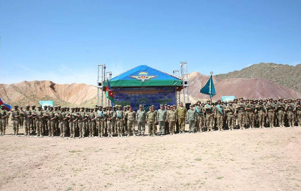 Baş Qərargah rəisi Qazaxıstanda "Altın Kıran - 2024" təliminin taktiki epizodunu izləyib - FOTO