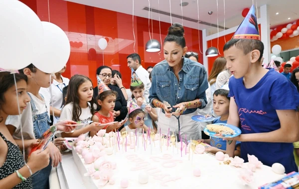 Mehriban Əliyeva Heydər Əliyev Fondunun uşaqlar üçün təşkil etdiyi şənlikdə iştirak edib - FOTO