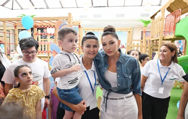 Mehriban Əliyeva Heydər Əliyev Fondunun uşaqlar üçün təşkil etdiyi şənlikdə iştirak edib - FOTO