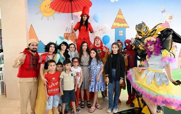 Mehriban Əliyeva Heydər Əliyev Fondunun uşaqlar üçün təşkil etdiyi şənlikdə iştirak edib - FOTO