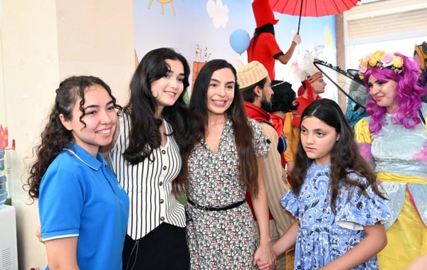 Mehriban Əliyeva Heydər Əliyev Fondunun uşaqlar üçün təşkil etdiyi şənlikdə iştirak edib - FOTO
