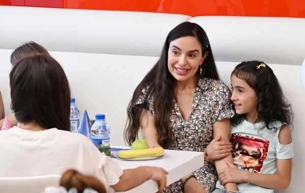 Mehriban Əliyeva Heydər Əliyev Fondunun uşaqlar üçün təşkil etdiyi şənlikdə iştirak edib - FOTO