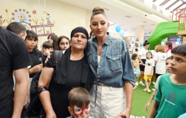 Mehriban Əliyeva Heydər Əliyev Fondunun uşaqlar üçün təşkil etdiyi şənlikdə iştirak edib - FOTO