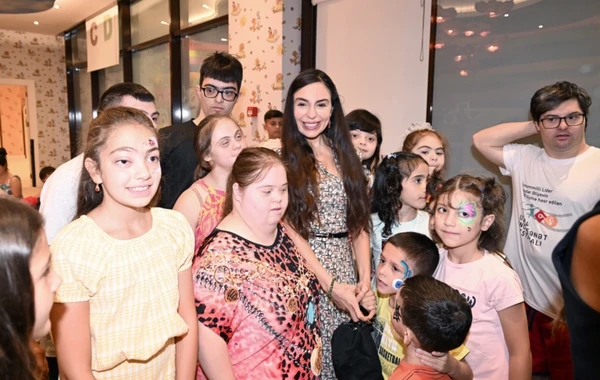 Mehriban Əliyeva Heydər Əliyev Fondunun uşaqlar üçün təşkil etdiyi şənlikdə iştirak edib - FOTO