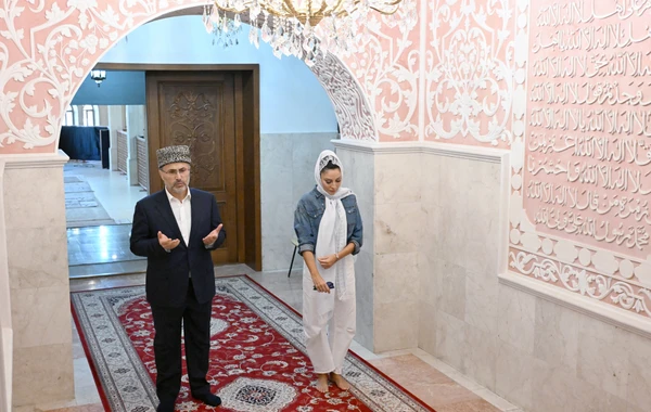 Mehriban Əliyeva Bibiheybət ziyarətgah kompleksini ziyarət edib - FOTO