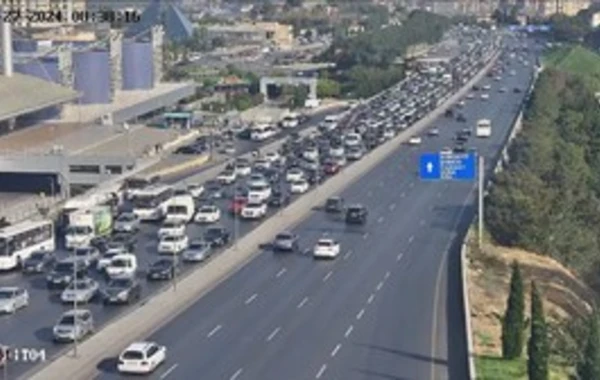 Bakının bir sıra yollarında sıxlıq yaranıb - SİYAHI