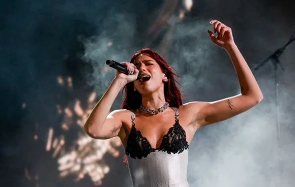 Dua Lipa şirniyyat markası yaradır - FOTO