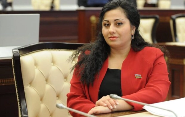 Məktəbdə geyim qaydaları necə olmalıdır? - Örtülü geyinsələr daha yaxşı olar