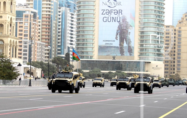 В Баку прошел марш военнослужащих в честь Дня Победы