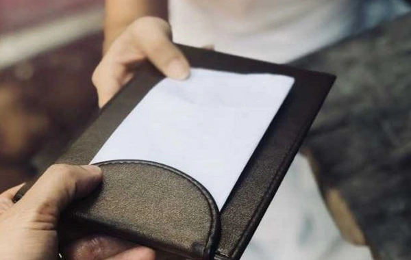 Bələdiyyə üzvü seçildiyi üçün Qəbələdə qonaqlıq verdi - Hesabı ödəməyib qaçdı