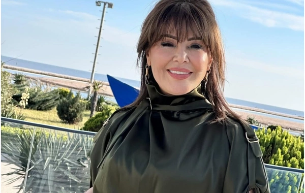 Əməkdar artistin sevənlərinə "Sevgililər Günü" sürprizi