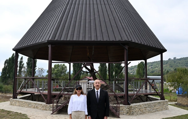 Prezident Şamaxıda Pir Ömər Sultan ziyarətgahında aparılan konservasiya işləri ilə tanış olub