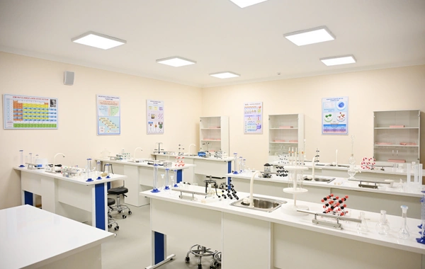 Здание полной средней школы номер 1 в поселке Кяркиджахан сдано в пользование после капитального ремонта