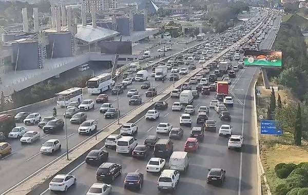 Paytaxtın bəzi küçələrində sıxlıq müşahidə olunur