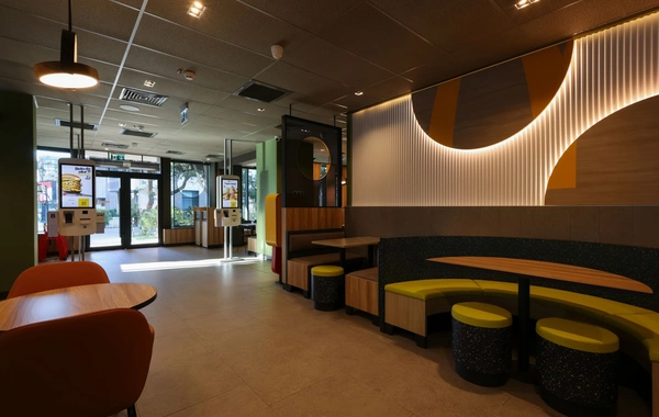 Yeni "McDonald"s" restoranı "Port Baku Mall"un qarşısında fəaliyyətə başlayıb