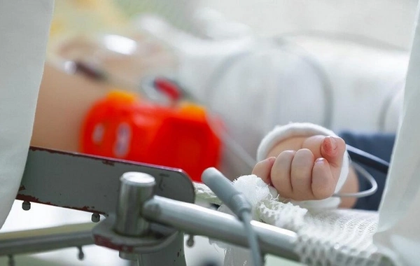 Bakıda özəl xəstəxanada yeni doğulmuş KÖRPƏ ÖLDÜ