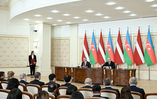 Azərbaycan və Latviya prezidentləri mətbuata bəyanatlarla çıxış edirlər