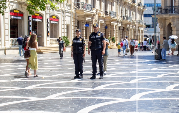 Polis Günündə də post başında – Bakının küçələrindən diqqətçəkən FOTOLAR