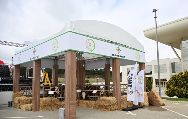 İlham Əliyev 19-cu "Caspian Agro Week" və 31-ci "InterFood Azerbaijan" sərgiləri ilə tanış olub