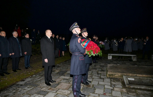 Azərbaycan və Slovakiya prezidentləri Bratislavada Azadlıq Qapısı abidəsini ziyarət ediblər