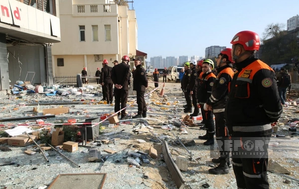 Bakıda obyektdə güclü PARTLAYIŞ - 7 nəfər xilas edilib, yaralılar var