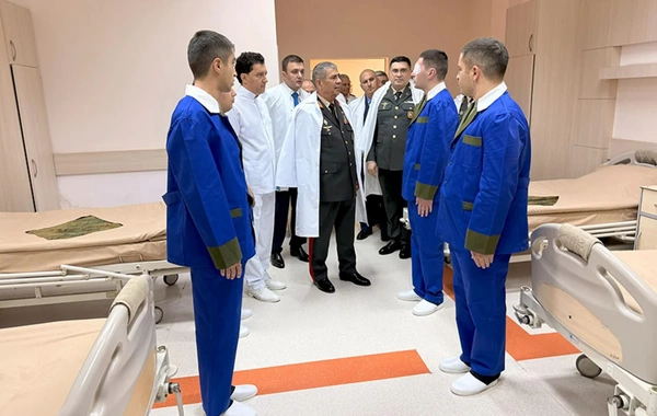 Zakir Həsənov Baş Klinik Hospitalı ziyarət edib