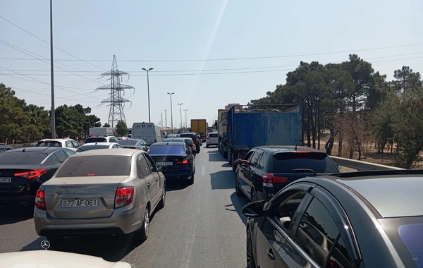 Bakı-Sumqayıt yolunda hərəkət dayanıb – Sürücülər bir saatdır yolda qalıb