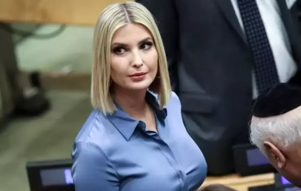 Trampın qızı okeanda dalğalarla mübarizə apardı