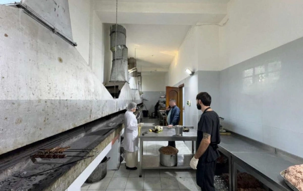 Bakıda məşhur şadlıq evində nöqsanlar aşkarlandı: Müştərilərə camış əti verilirmiş