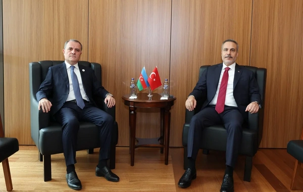 Azərbaycan və Türkiyə XİN başçılarının təkbətək görüşü keçirilib