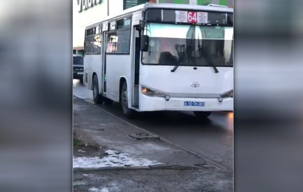 Avtobus xarab oldu, sərnişinlər soyuq havada yolda qaldı