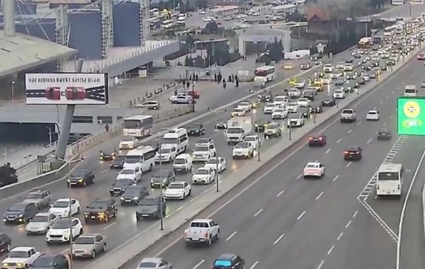 Bakının bir sıra yollarında tıxac yaranıb