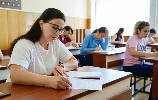 Doktorantura və dissertantura səviyyəsində xarici dil və fəlsəfə doktoru imtahanı keçirilib