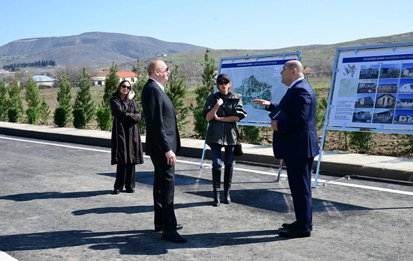 İlham Əliyev Xocavənd kəndində görülmüş işlərlə tanış olub