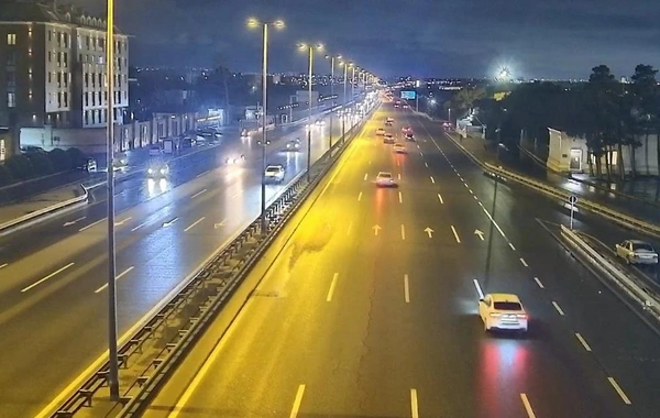 Bir sıra yollarda sürət həddi endirilib, "sürüşkən yol" işarəsi aktivləşdirilib