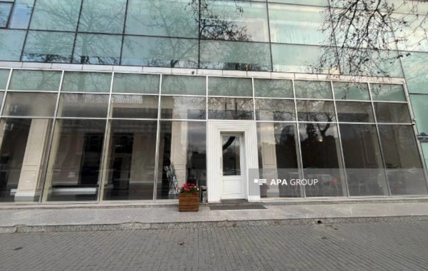 Rus Evinin fəaliyyət göstərdiyi binanın üzərindəki lövhə sökülüb