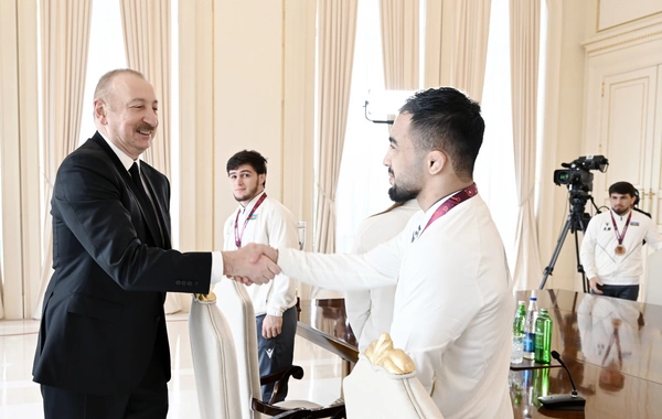 İlham Əliyev Avropa çempionatında komanda hesabında çempion olan güləşçiləri qəbul edib