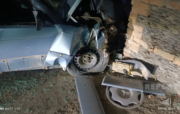 Tovuzda avtomobil divara çırpılıb, üç nəfər xəsarət alıb