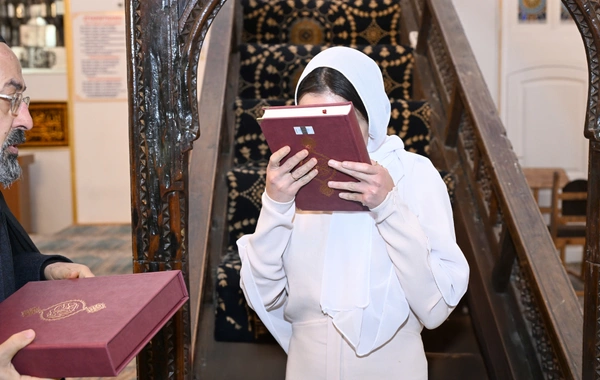 Leyla Əliyeva və Alena Əliyeva Gəncədə Şah Abbas məscidini ziyarət ediblər