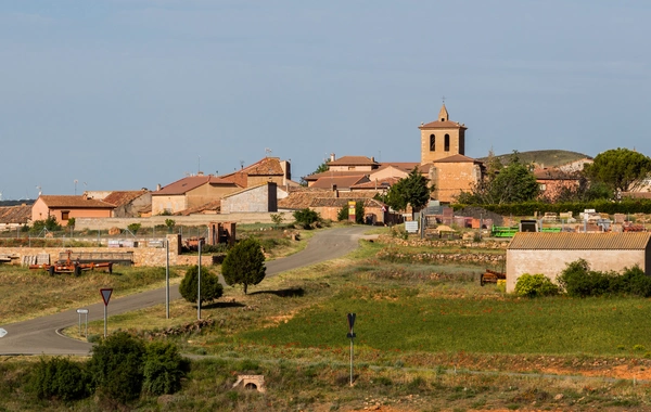Bu ölkədə məskunlaşanları ev və işlə təmin edirlər