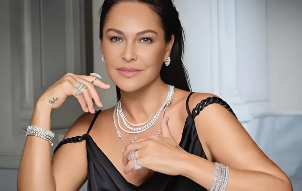 63 yaşlı Hülya Avşar: Yaşıma rəğmən çox gözələm!