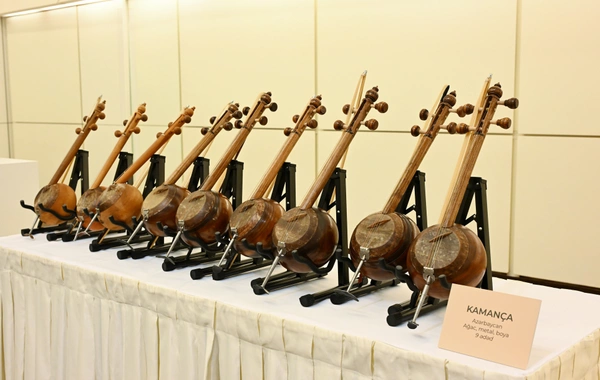 Heydər Əliyev Fondunun dəstəyi ilə alınan musiqi alətlərinin təqdimatı olub Heydər Əliyev Fondunun dəstəyi ilə alınan musiqi alətlərinin təqdimatı olub