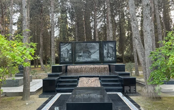 Xalq rəssamı Tahir Salahovun qəbirüstü abidəsi ucaldılıb