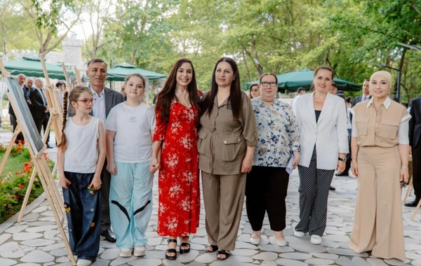 Leyla Əliyeva Qəbələdə fərdi sərginin açılışında və ağacəkmə aksiyasında iştirak edib