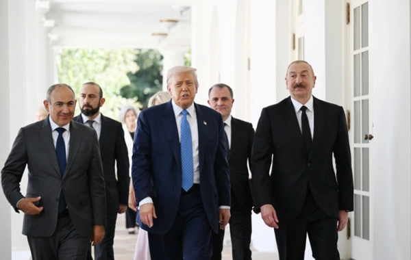 Дональд Трамп поделился публикацией о встрече с лидерами Азербайджана и Армении