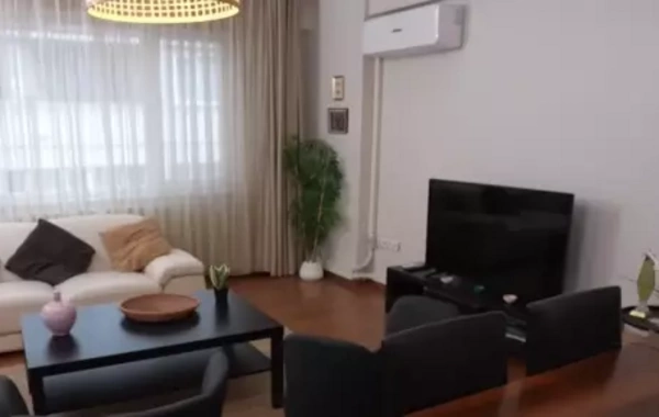 Məşhur aktyorun sadə və ucuz evi müzakirələrə səbəb oldu