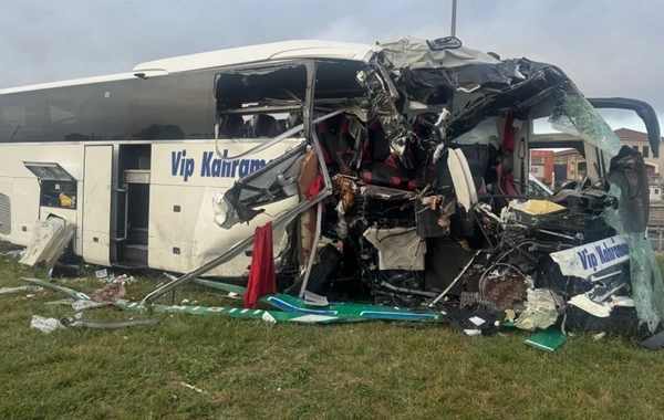 Türkiyədə avtobus qəzaya uğradı: 15 yaralı var