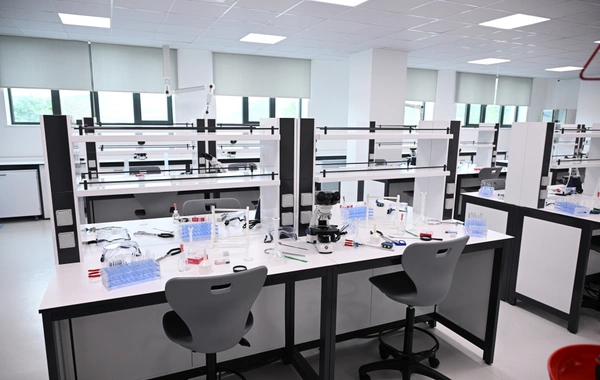 İlham Əliyev Qarabağ Universitetinin Klinikası binasının açılışında iştirak edib