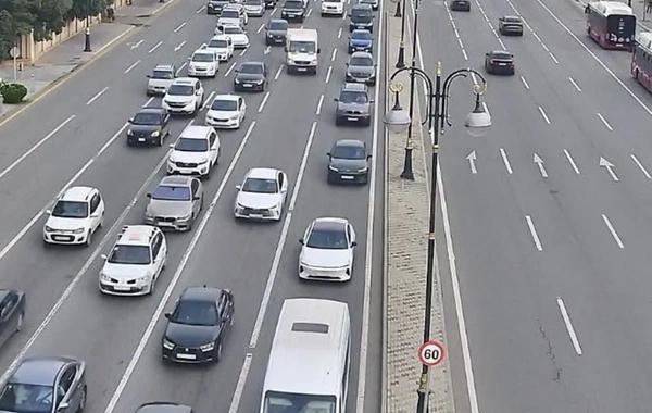 Bakıda 17 yolda nəqliyyatın sıxlığı müşahidə olunur