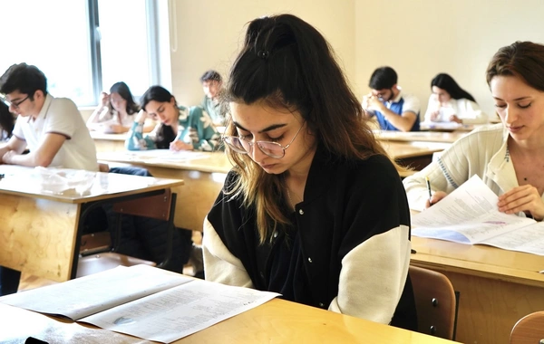 DİM: İmtahanda bir nəfərdə "ağıllı" saat aşkarlanıb